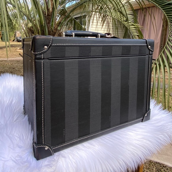 Fendi Train Case, RARE Vintage🧳Travel🧳Italy🇮🇹 - Picture 10 of 16